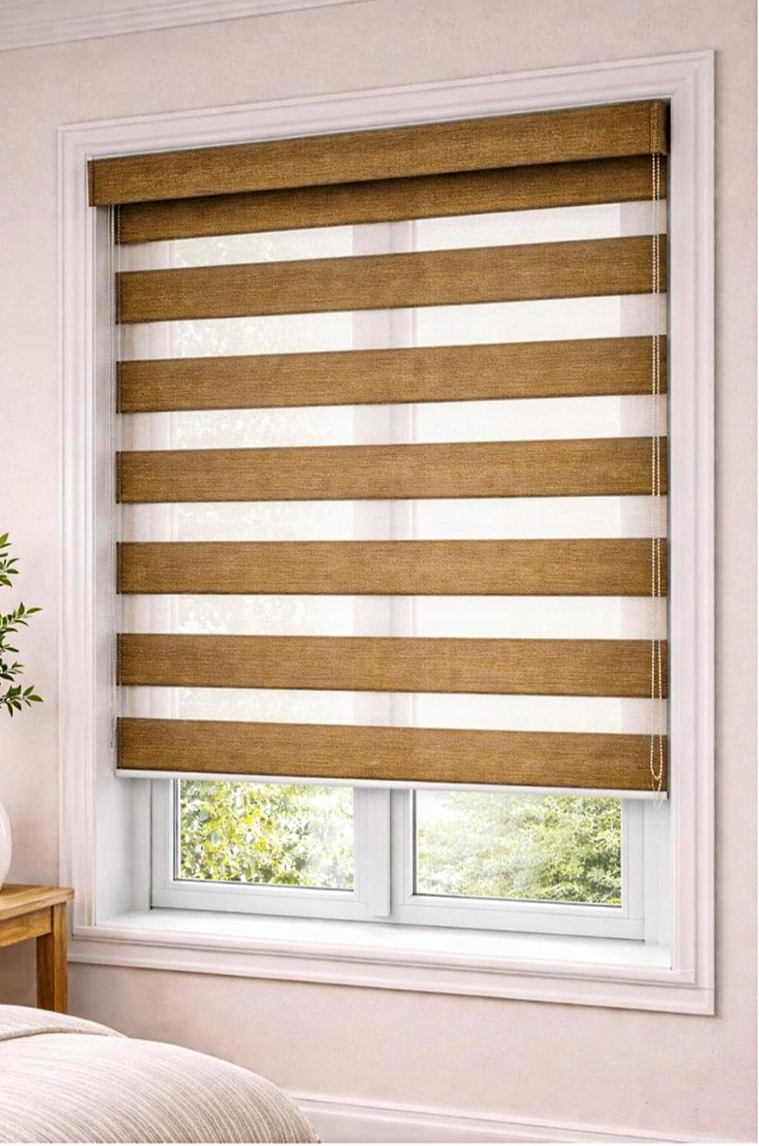 Zebra blinds with alternating fabric panels